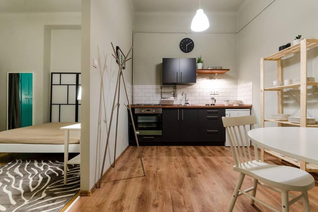 Cosy Apartment In Party District K30 Budapest Luaran gambar